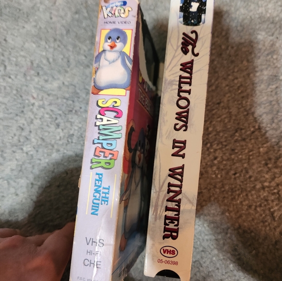 2 vintage vhs movies. Scamper/ penguin and willows in the winter - Picture 3 of 5